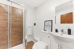 Bright and modern bathroom design.