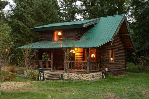 Log Cabin-Private Bathroom-Superior-Mountain View-The Log Cabin - Base Rate
