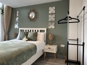 Main bedroom: Showing clothes rack