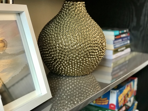 Lounge - Plenty of books and games to use during your stay