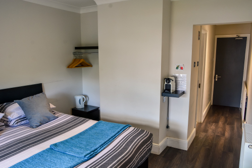 Double or Twin-Superior-Ensuite with Shower-Garden View-King/Twin En Suite Room