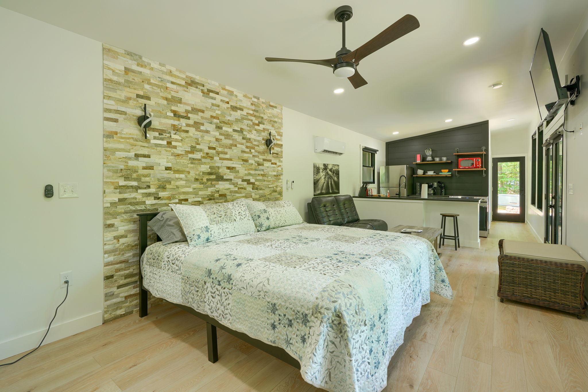 Love Nest | Photo 15