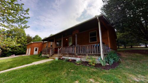 1st Choice Lodging - Eagle's Landing Cabin - 