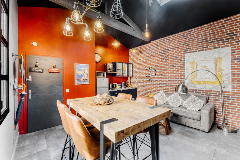 Magnifique Loft industriel, forville, centre de Cannes 