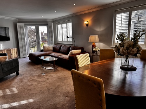 Lounge/dining