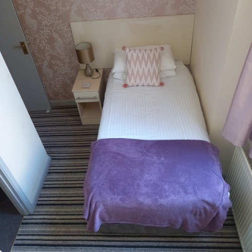 Single room-Basic-Ensuite with Shower-1 - Breakfast Rate