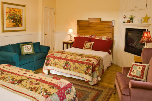 Victorian Room (2 Queens)-Ensuite-Quad room