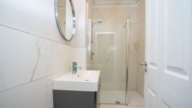 Modern Bathroom 1 bedroom & 2 Bedrooms apartment
