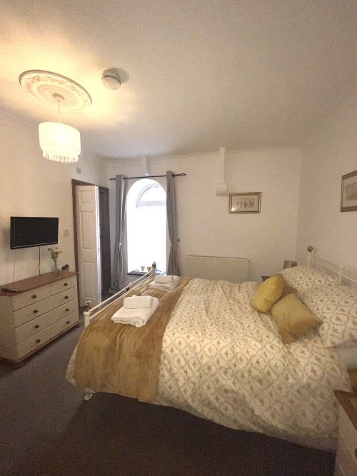 Double room-Economy-Ensuite with Shower-Room 3 - Base Rate