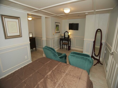 Manor Queen Lower Level 1-Double room-Ensuite-Superior - Base Rate