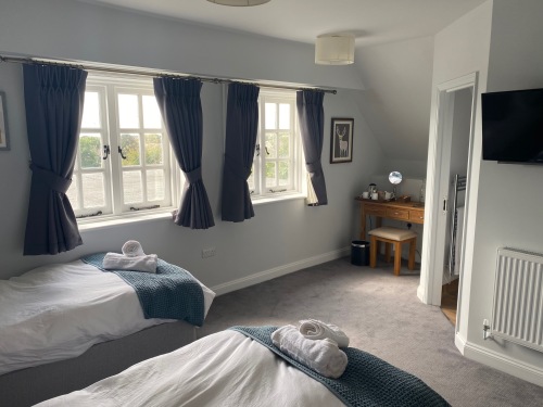Double or Twin-Classic-Ensuite with Shower-Room 5