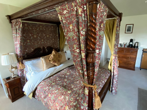 William Madocks Bedroom - named after the esteemed MP, philanthropist & entrepreneur, who founded Tremadog and Porthmadog. He purchased Plas Tan-Yr-Allt in 1798.