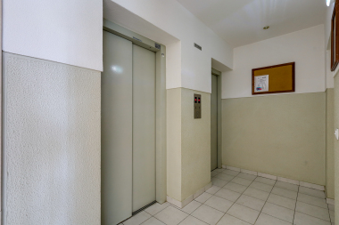 Entrance elevators
