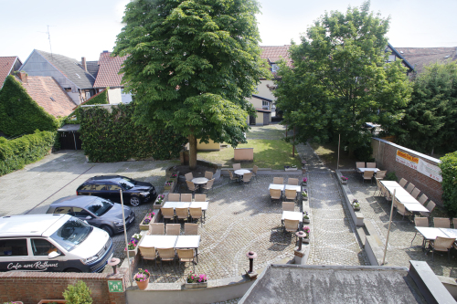 Innenhof und Biergarten
