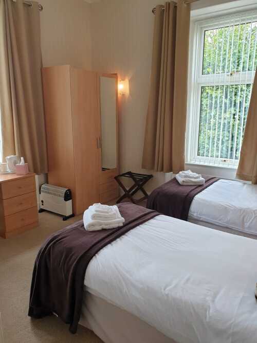 Twin-Ensuite with Shower - Room Only