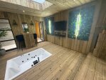 Feature Outdoor Jacuzzi Bath