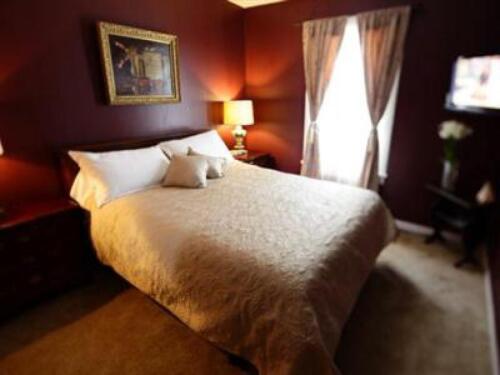 AQUARIUS ROOM.