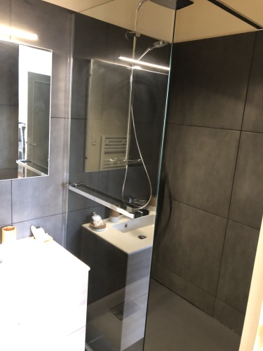 Salle de bain, Chambre Evasion, Instant La Ferme avec douche, wc et vasque