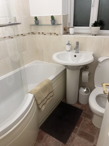 Main Bathroom 