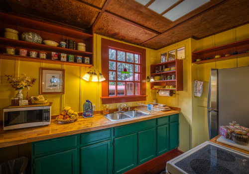Kitchen, view 02