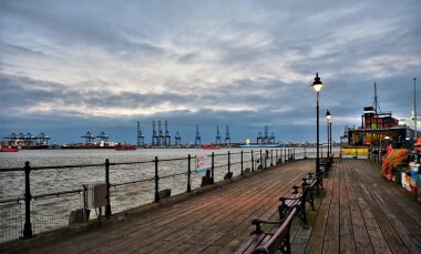 The Halfpenny Pier 3 minutes walk from the Wellie Stern