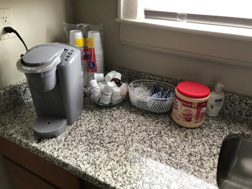 Coffee maker with pods 