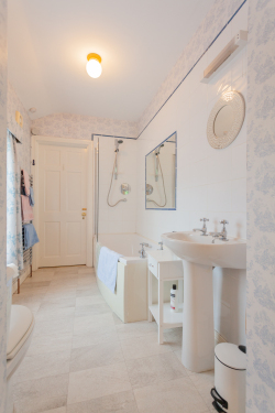House-Traditional-Ensuite with Bath-Garden view - Base Rate