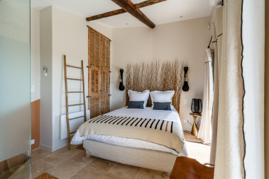 La Chambre Turquoise aux Autruches vue de la Fenêtre