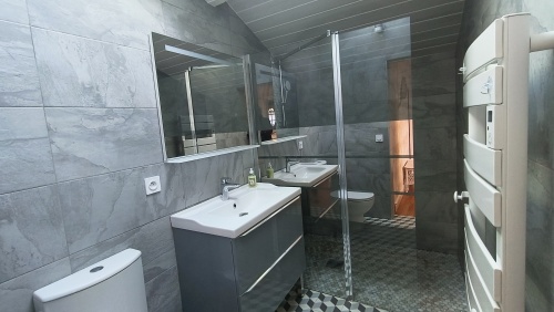 salle d'eau privative chambre 1