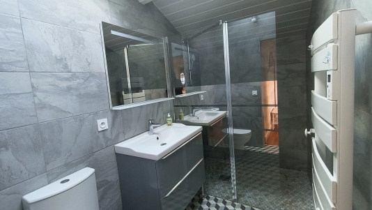 salle d'eau privative chambre 1