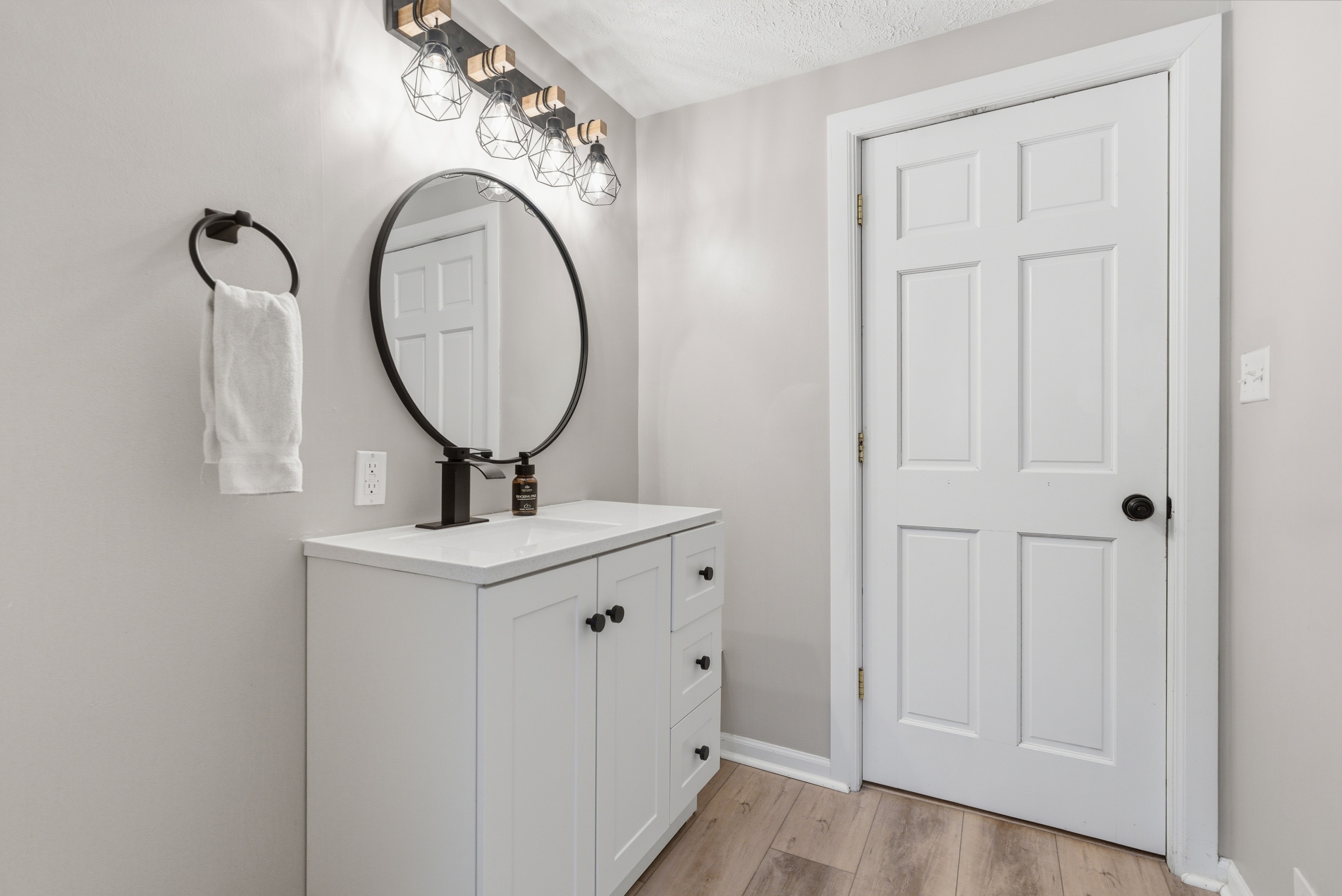 Honeysuckle Creekside Cabin | Photo 29