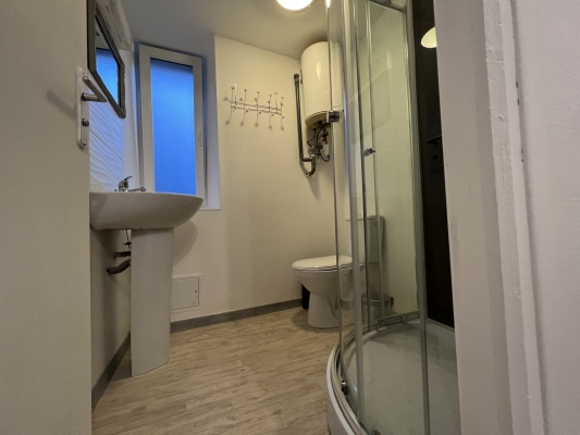 Salle d'eau - cabine de douche/WC