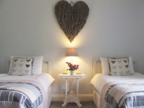 Lobhill Farmhouse - The White Room - a serene and calming twin en suite room