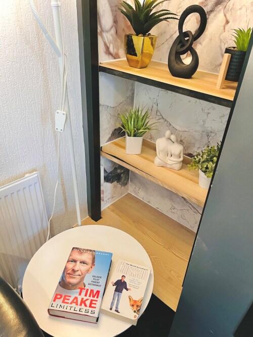 Lounge. Laugh. Repeat.