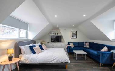 Aquila Studio Flat: Bedroom / Lounge 
