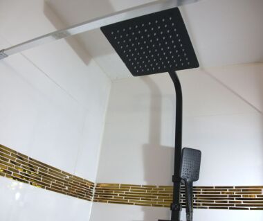Douche moderne pour une détente totale apres la découverte de tartane