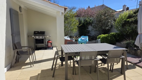 Table extensible 10/12 personnes + parasol