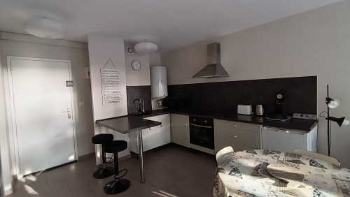 Cuisine entièrement aménagée et équipée