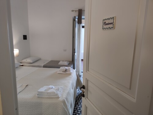 Quadrupla-Familiare-Bagno in camera con doccia-Vista mare-Maredamare