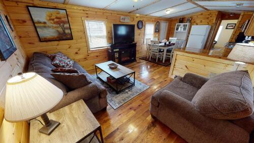 Charming Coyote Ridge Cabin w/ Private Hot Tub located in Star of Hocking Hills!