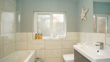  Bath & shower 17 Apt 2 