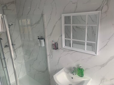 Ultra modern, airy bathroom