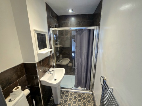 Room 2 Ensuite