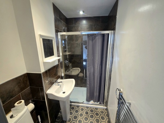 Room 2 Ensuite