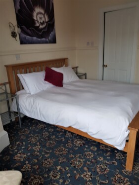 King size bed, ensuite