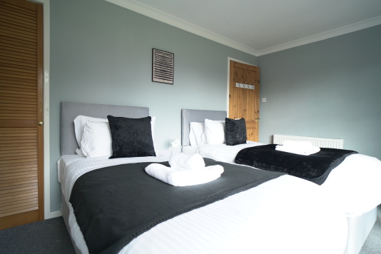 BEDROOM 2