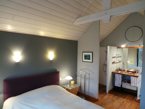 Chambre propriétaires avec salle d'eau et sauna