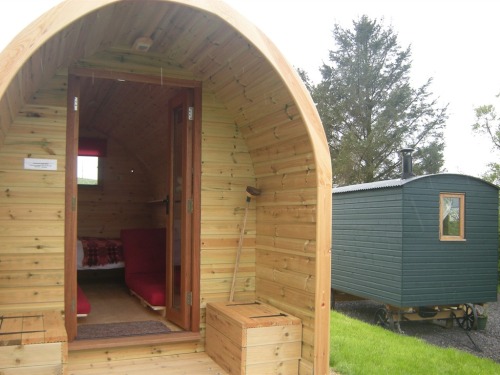 Hut-Private Bathroom-and Pod