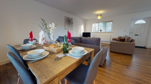 Spacious open plan lounge/diner, table and 6 chairs with patio door to garden