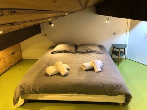 Chambre avec lit double 